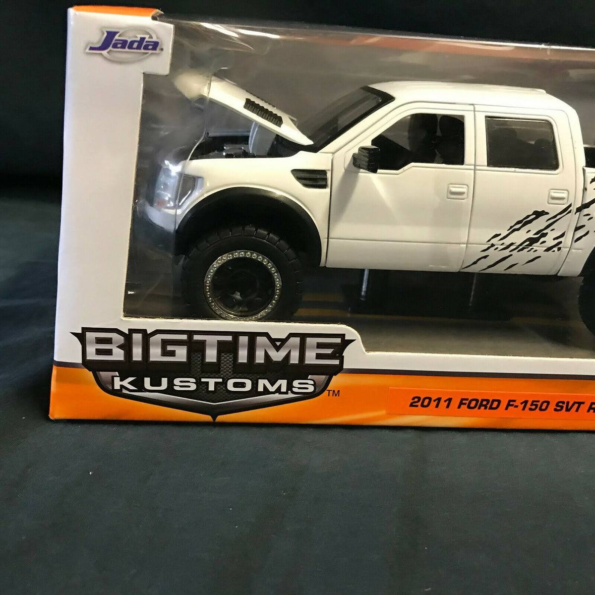 Matt Black 1/24 Diecast Model Pickup Truck O9584